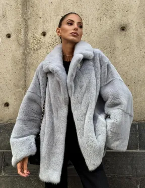 Элегантный полушубок из скандинавской норки небесно-голубого оттенка