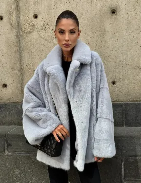 Элегантный полушубок из скандинавской норки небесно-голубого оттенка