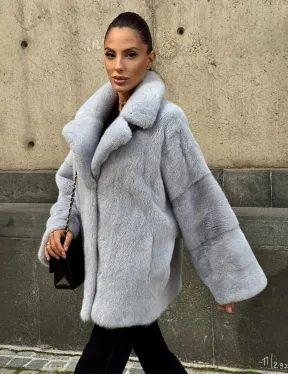 Элегантный полушубок из скандинавской норки небесно-голубого оттенка