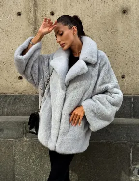 Элегантный полушубок из скандинавской норки небесно-голубого оттенка