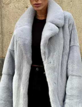 Элегантный полушубок из скандинавской норки небесно-голубого оттенка