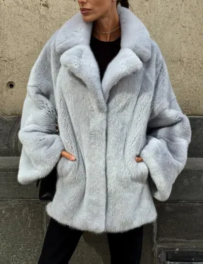 Элегантный полушубок из скандинавской норки небесно-голубого оттенка