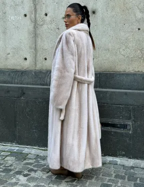 Классическая норковая шуба с перламутровым оттенком и эффектным воротником-шалью