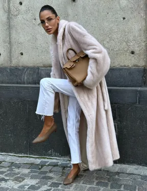 Классическая норковая шуба с перламутровым оттенком и эффектным воротником-шалью