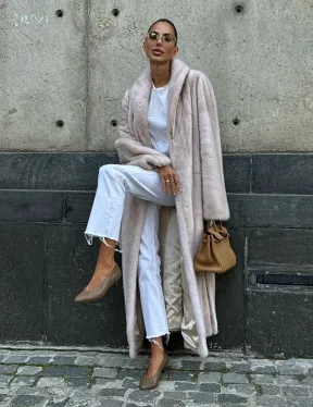 Классическая норковая шуба с перламутровым оттенком и эффектным воротником-шалью