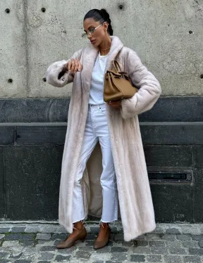 Классическая норковая шуба с перламутровым оттенком и эффектным воротником-шалью