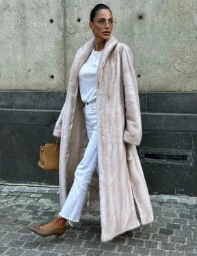 Классическая норковая шуба с перламутровым оттенком и эффектным воротником-шалью