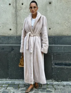 Классическая норковая шуба с перламутровым оттенком и эффектным воротником-шалью