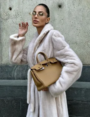 Классическая норковая шуба с перламутровым оттенком и эффектным воротником-шалью