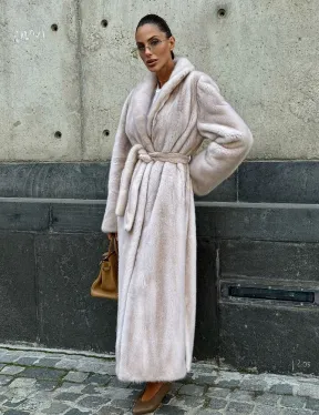 Классическая норковая шуба с перламутровым оттенком и эффектным воротником-шалью