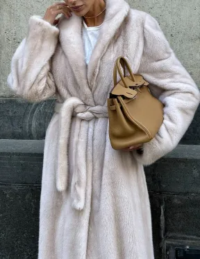 Классическая норковая шуба с перламутровым оттенком и эффектным воротником-шалью