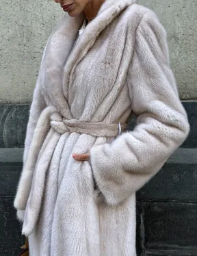 Классическая норковая шуба с перламутровым оттенком и эффектным воротником-шалью