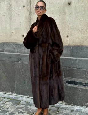 Эффектная норковая шуба цвета 