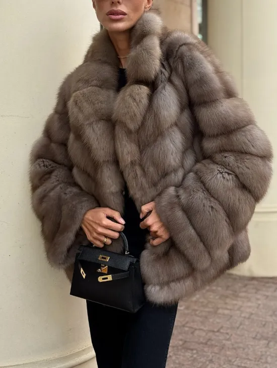 Короткая шуба из куницы - цвет пастель