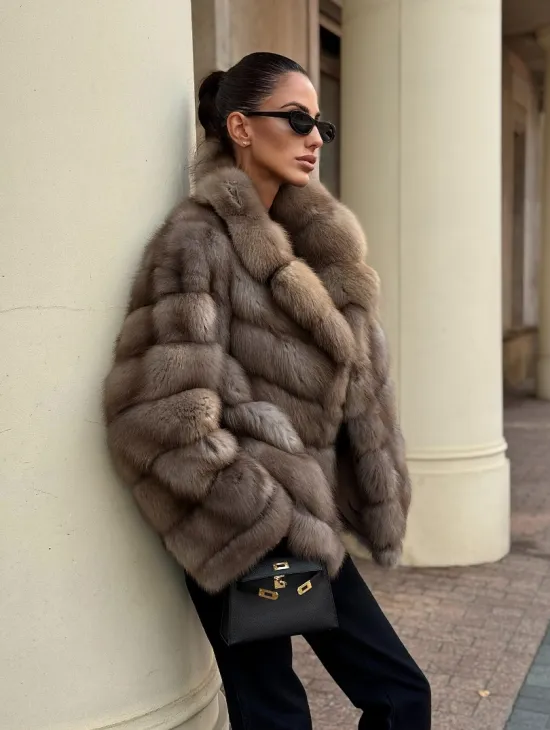 Короткая шуба из куницы - цвет пастель