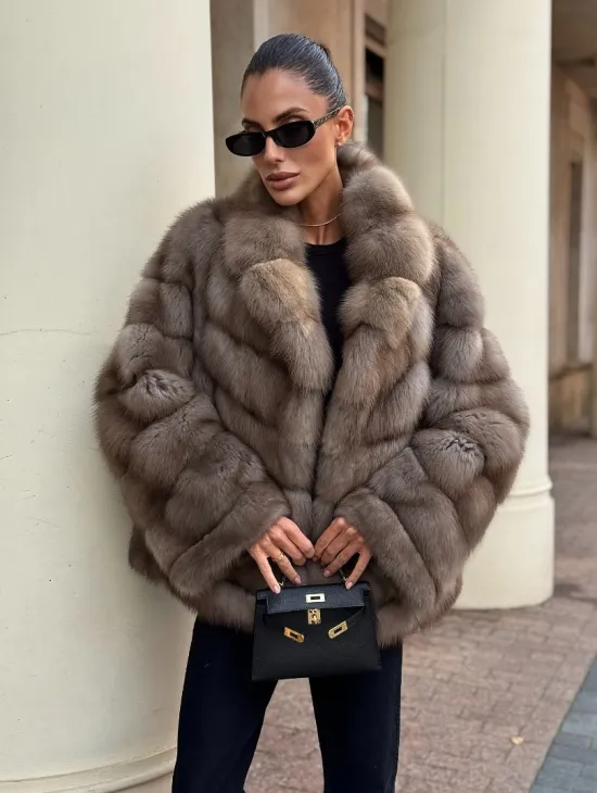 Короткая шуба из куницы - цвет пастель