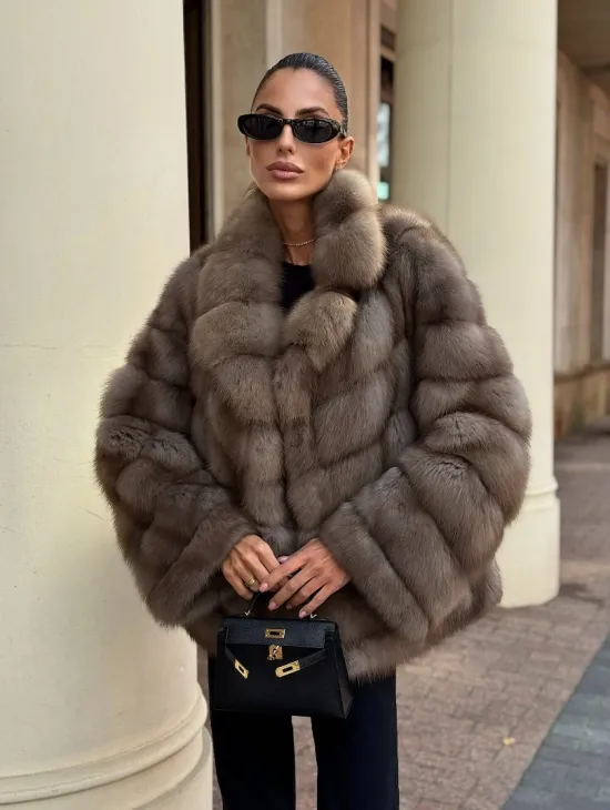 Короткая шуба из куницы - цвет пастель