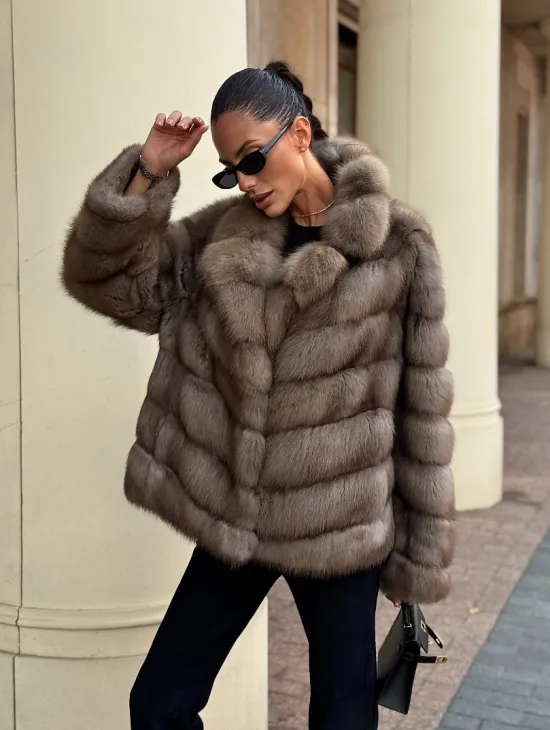 Короткая шуба из куницы - цвет пастель