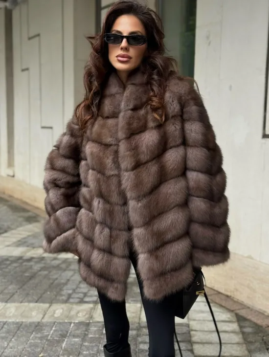 Женская шуба из меха куницы в цвете соболь