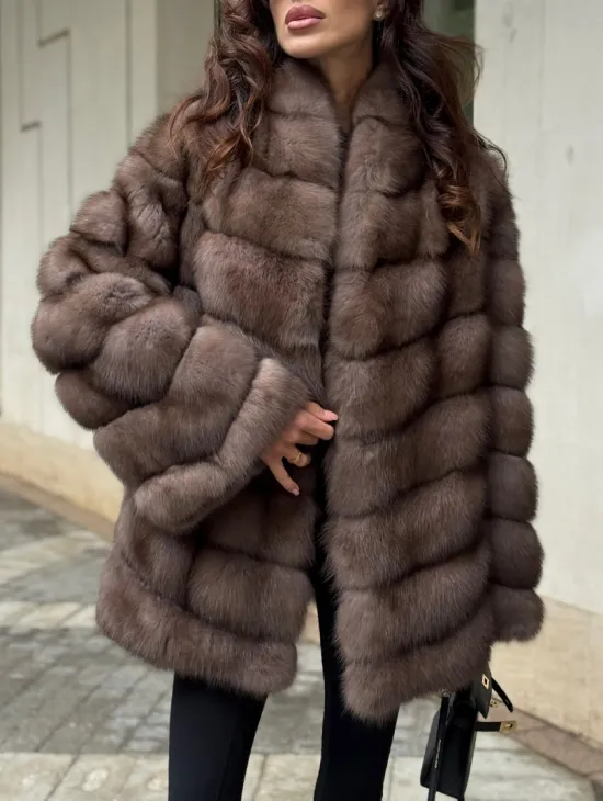 Женская шуба из меха куницы в цвете соболь