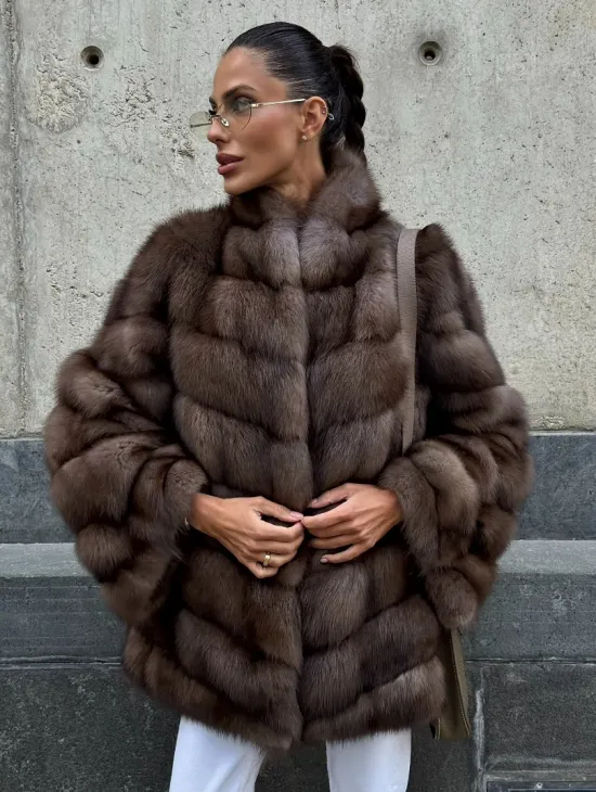 Женская шуба из меха куницы в цвете соболь