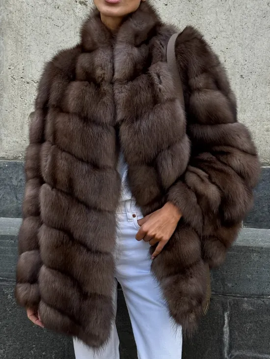 Женская шуба из меха куницы в цвете соболь