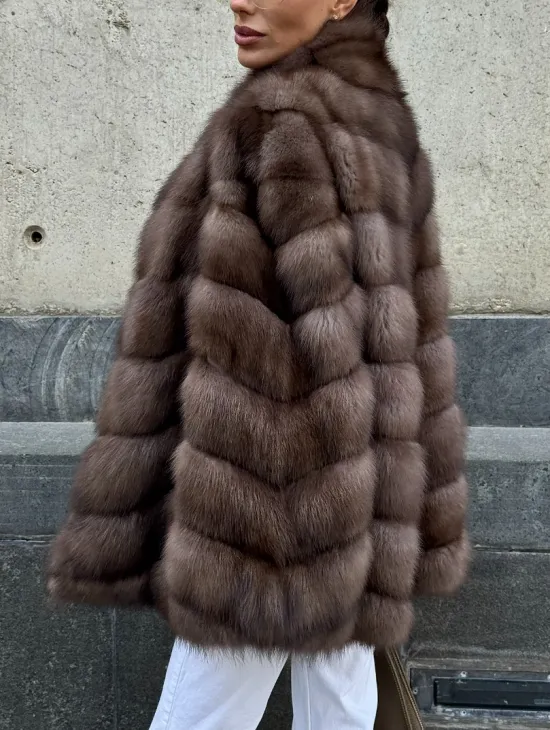 Женская шуба из меха куницы в цвете соболь
