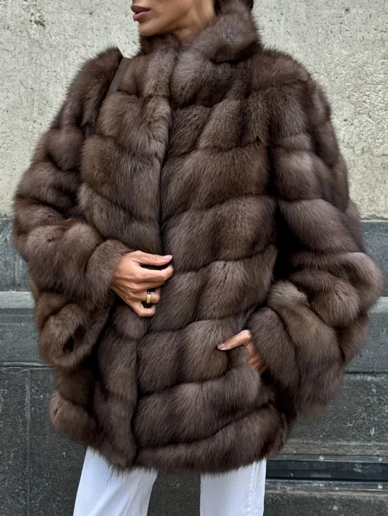 Женская шуба из меха куницы в цвете соболь