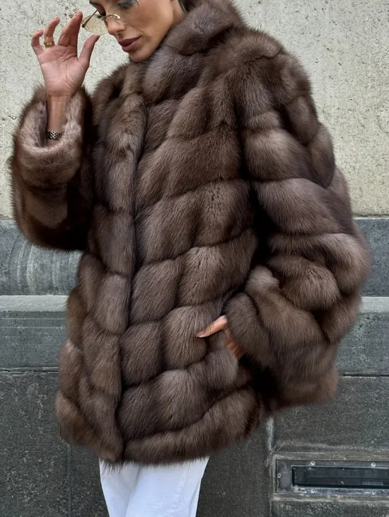 Женская шуба из меха куницы в цвете соболь
