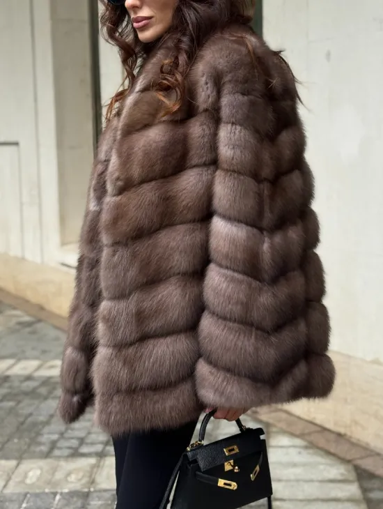 Женская шуба из меха куницы в цвете соболь