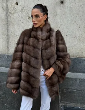 Женская шуба из меха куницы в цвете соболь