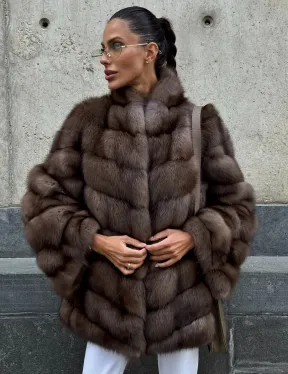 Женская шуба из меха куницы в цвете соболь