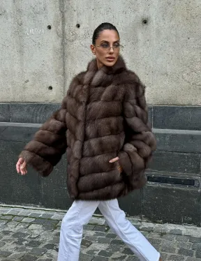 Женская шуба из меха куницы в цвете соболь