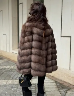 Женская шуба из меха куницы в цвете соболь