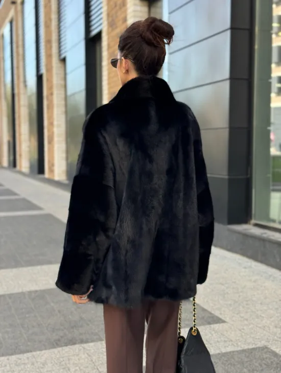 Элегантная черная шубка из меха норки - стойка воротник