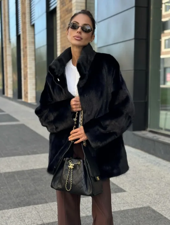 Элегантная черная шубка из меха норки - стойка воротник
