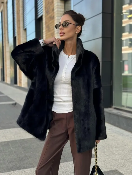 Элегантная черная шубка из меха норки - стойка воротник