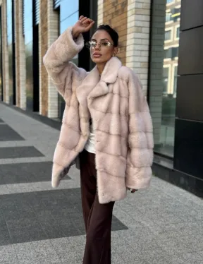 Шуба норковая пудрового цвета с английским воротником