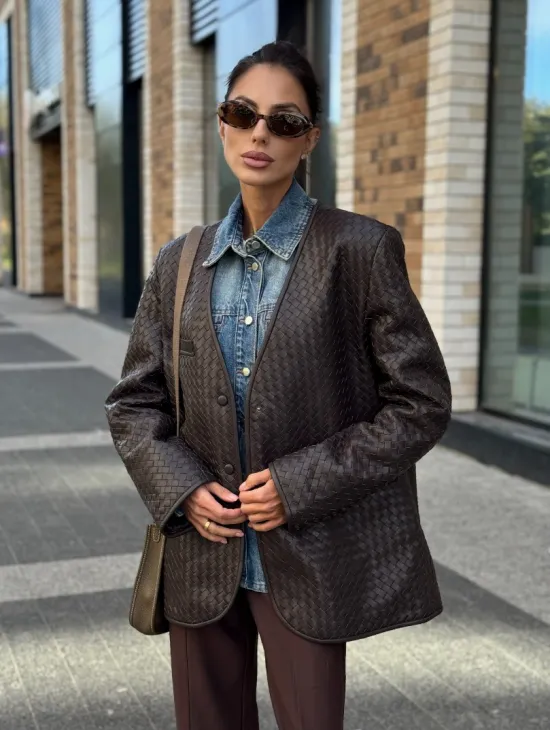 Стильный пиджак из натуральной плетеной кожи