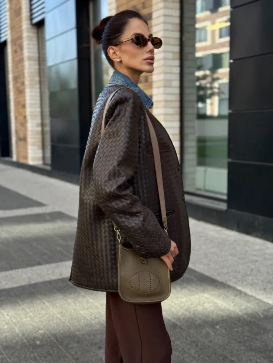 Стильный пиджак из натуральной плетеной кожи