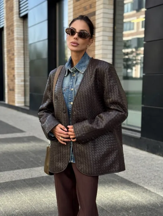 Стильный пиджак из натуральной плетеной кожи