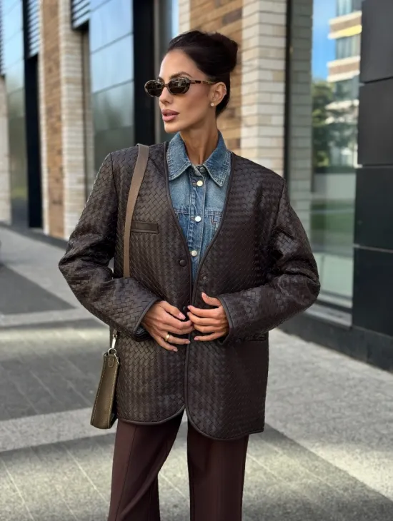 Стильный пиджак из натуральной плетеной кожи