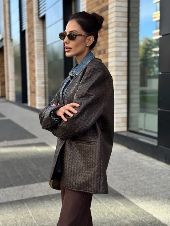 Стильный пиджак из натуральной плетеной кожи