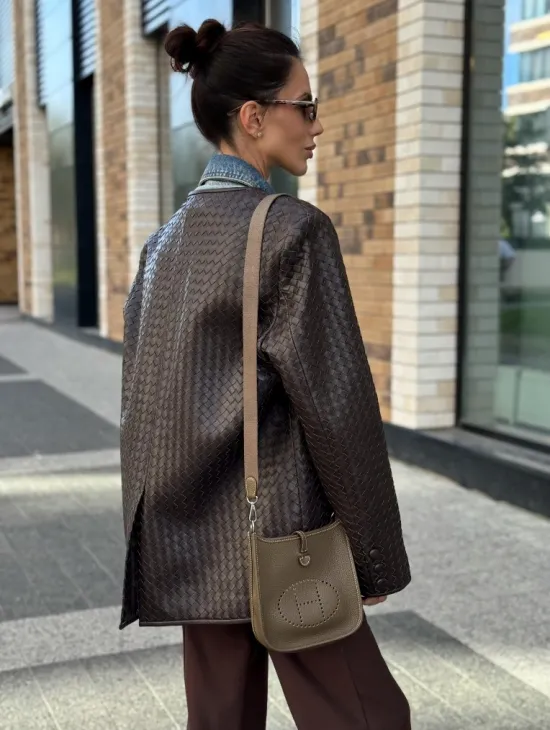 Стильный пиджак из натуральной плетеной кожи