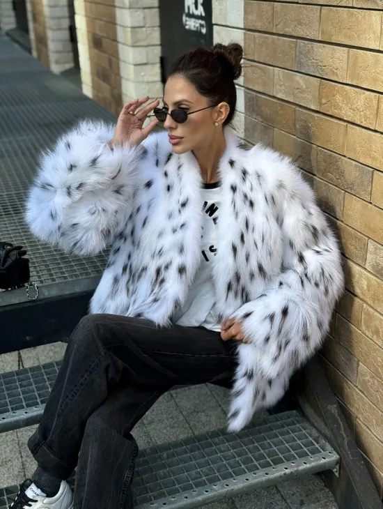Шуба из меха белой аукционной лисы под рысь, ручная работа