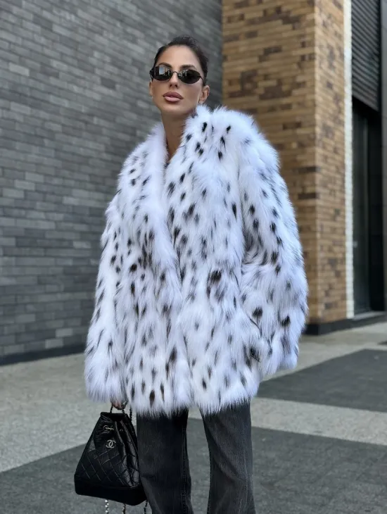 Шуба из меха белой аукционной лисы под рысь, ручная работа