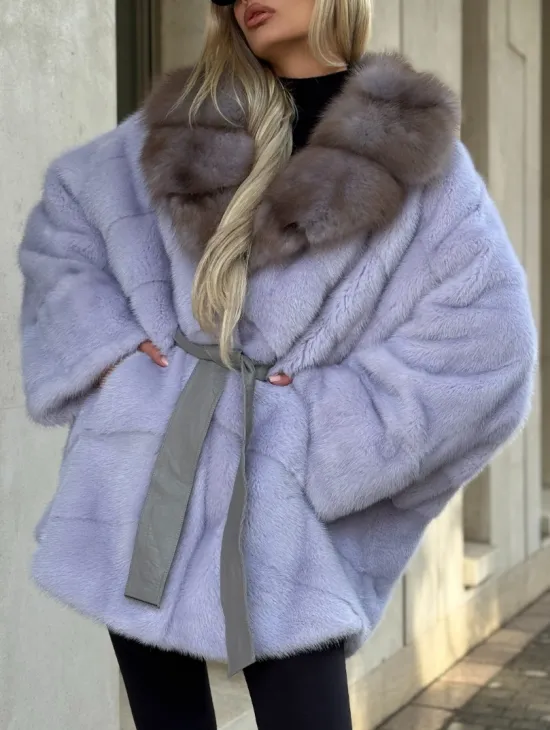 Шуба из норки короткая с куницей воротник
