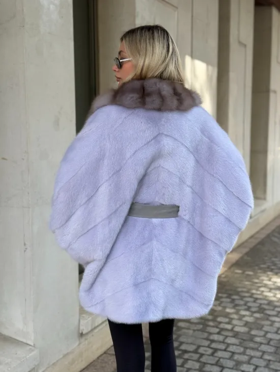 Шуба из норки короткая с куницей воротник