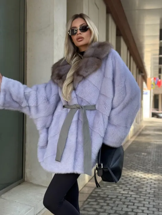 Шуба из норки короткая с куницей воротник