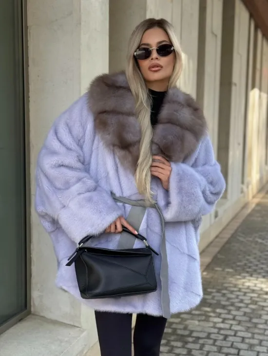 Шуба из норки короткая с куницей воротник